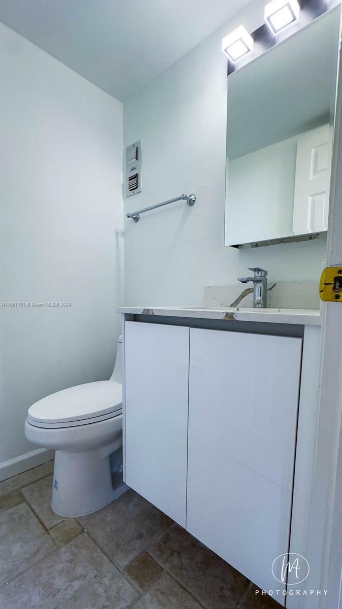 Property Photo:  1731 SE 15th St 315  FL 33316 