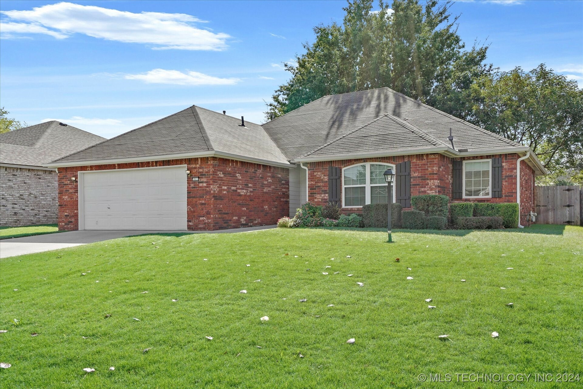 Property Photo:  19614 E 49th Street S  OK 74014 