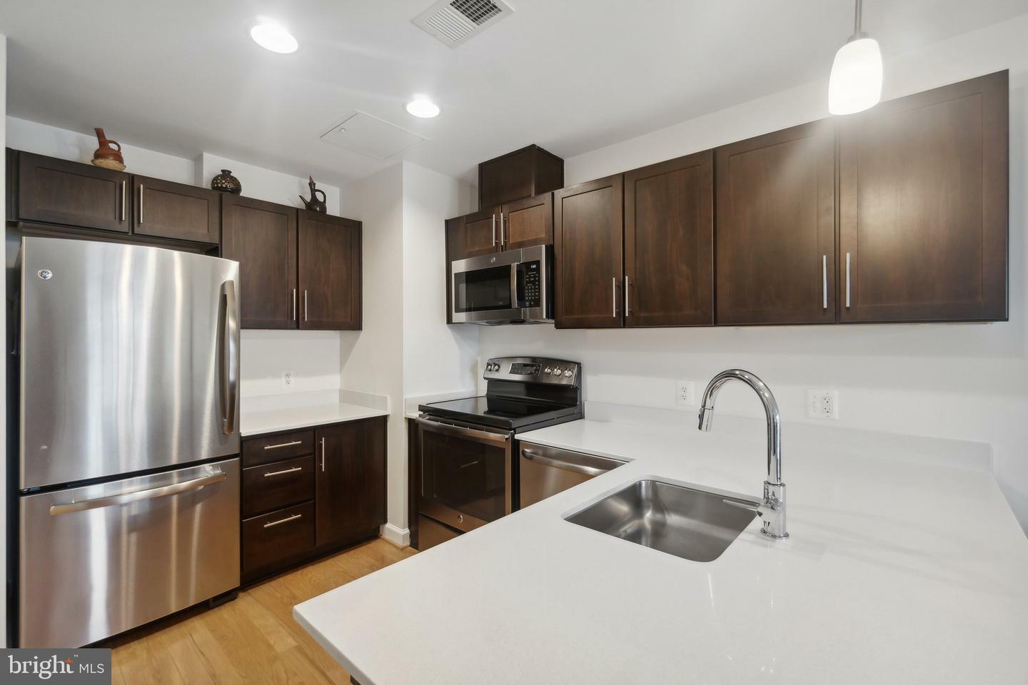 Property Photo:  1115 H Street NE 302  DC 20002 