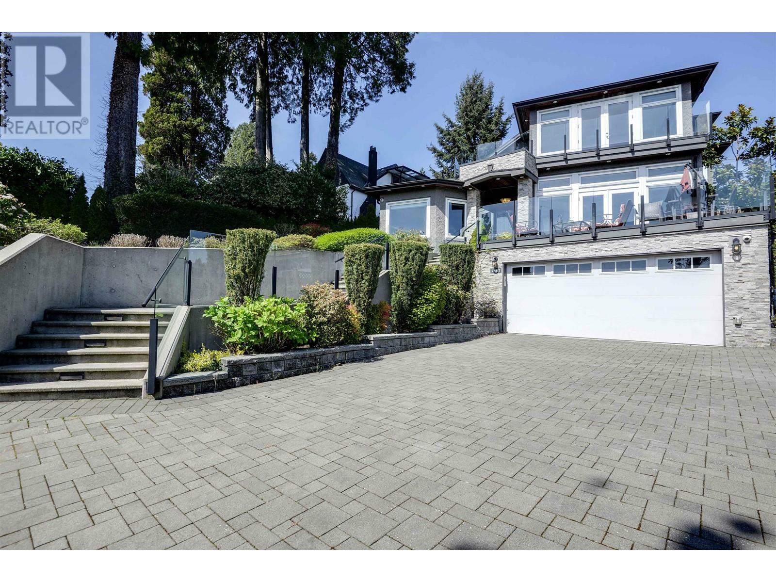 Property Photo: 2567 Lawson Avenue BC V7V 2G1