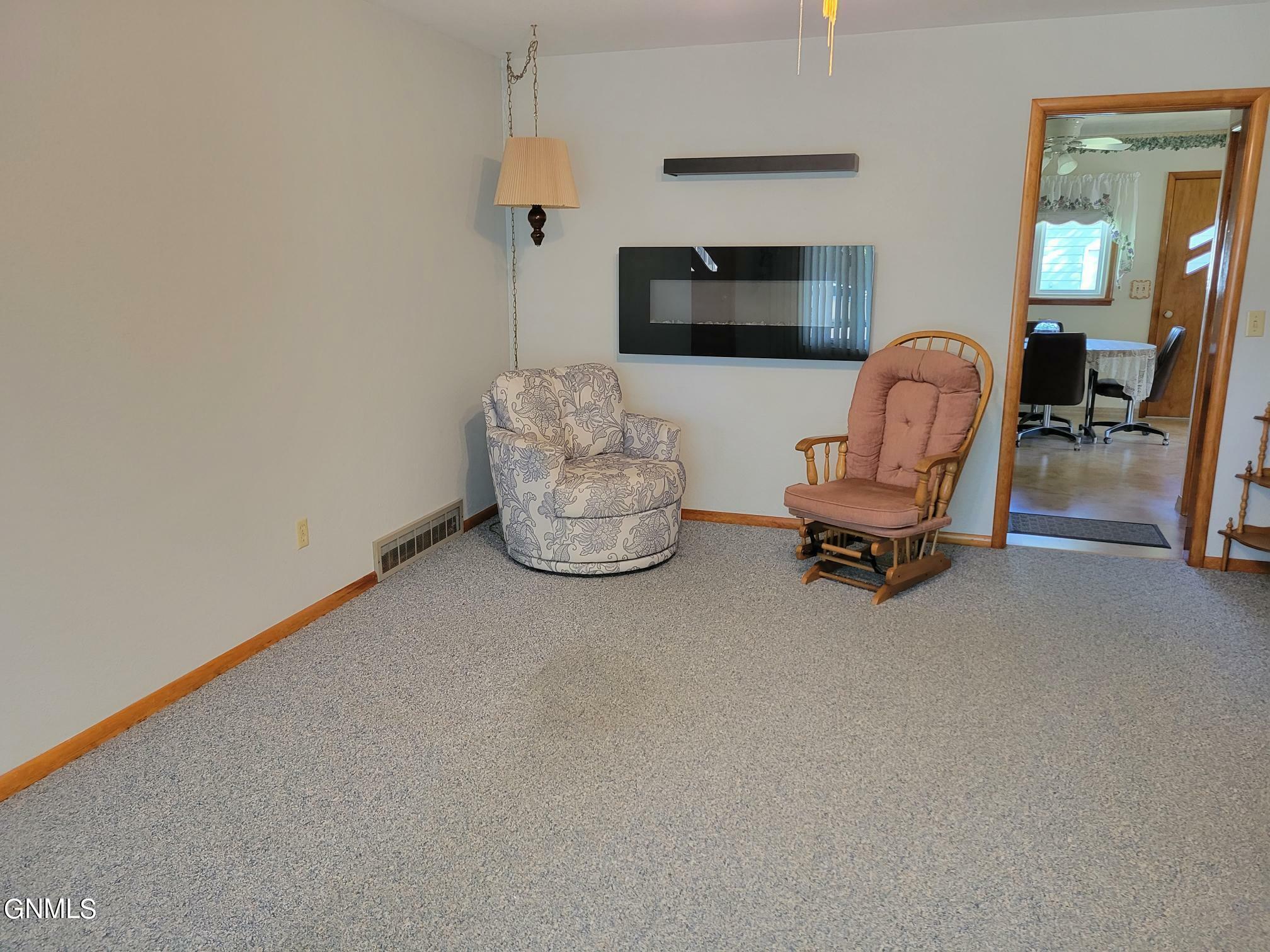 Property Photo:  215 1st Avenue NW  ND 58413 