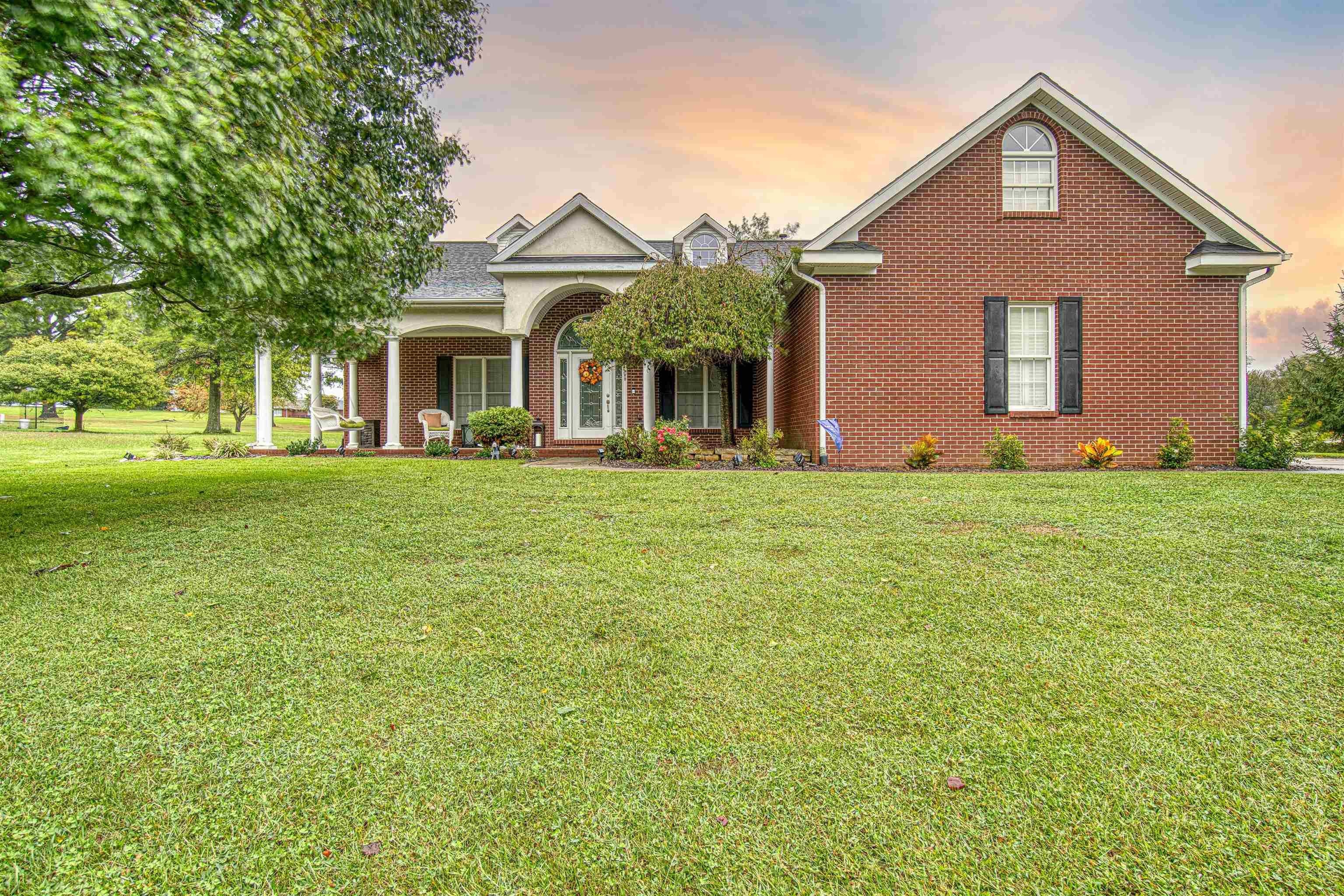 Property Photo:  1026 S Forest Oak  KY  