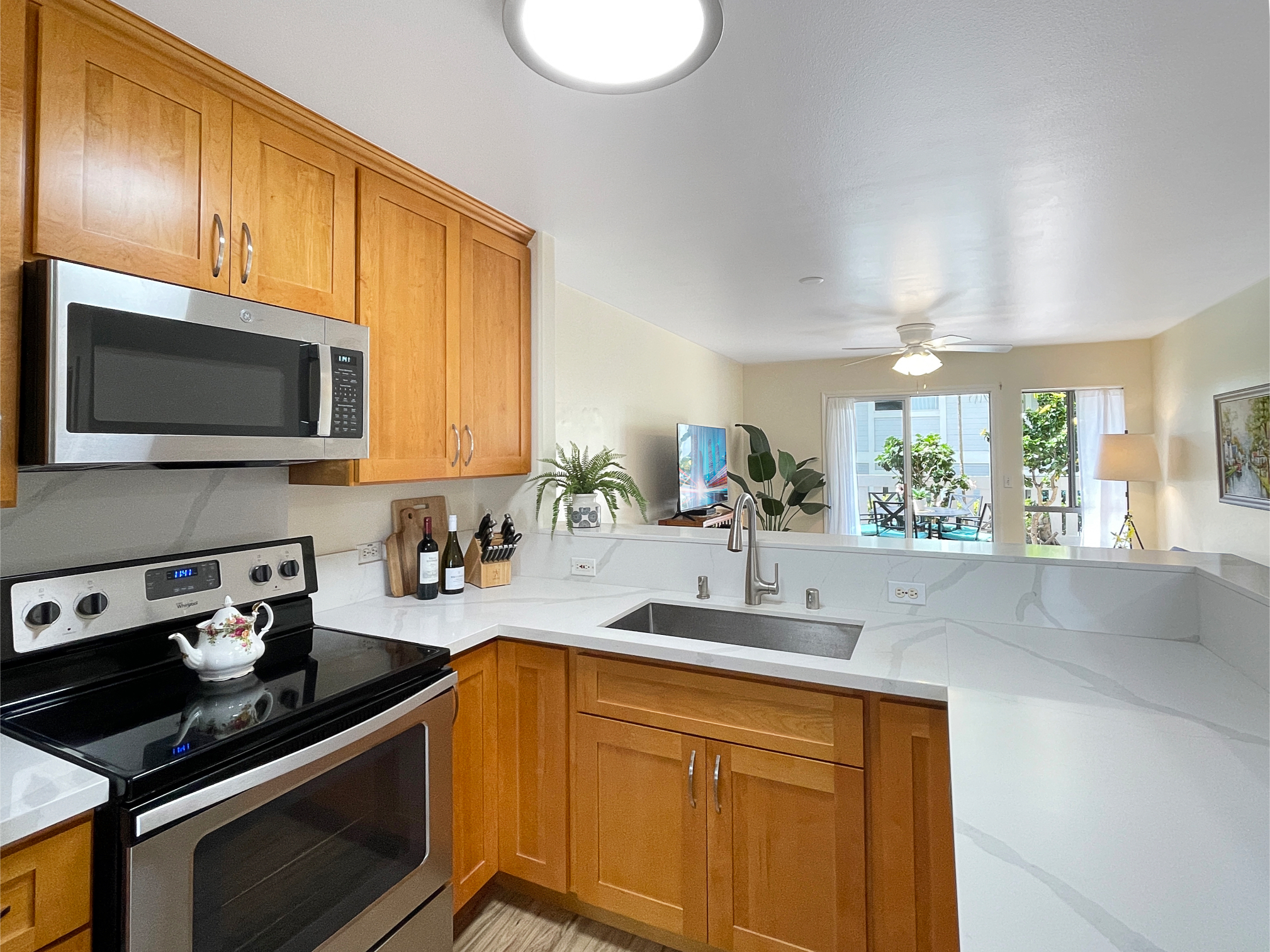 Property Photo:  75-6081 Alii Dr Z102  HI 96740 