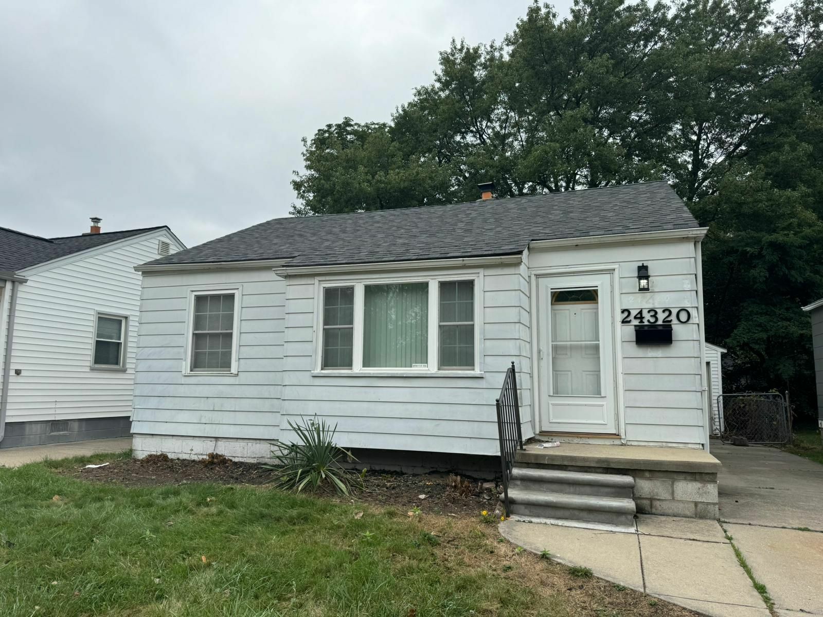 Property Photo:  24320 Annapolis Street  MI 48125 1916 