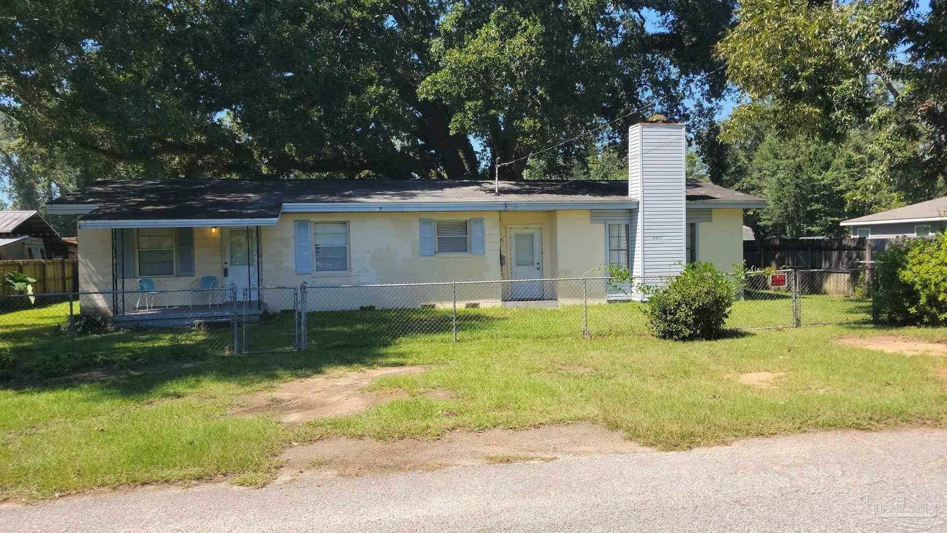 Property Photo:  4211 Willow St  FL 32571 