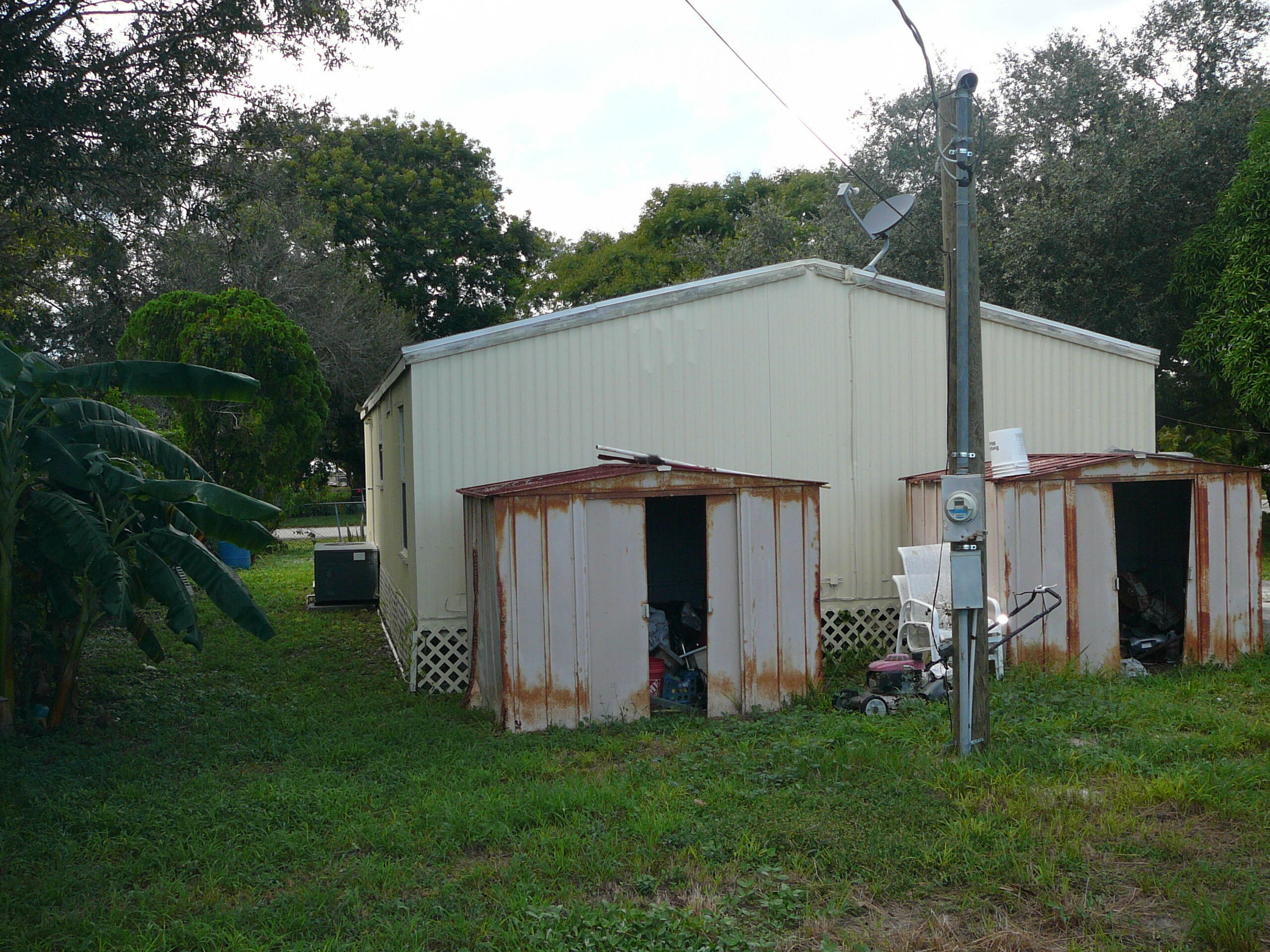 Property Photo:  1210 E Joy Lane  FL 34945 