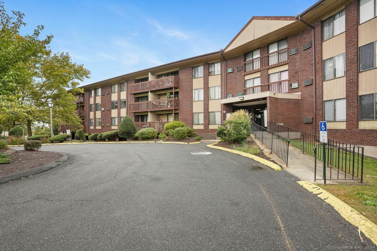 Property Photo:  1323 Cromwell Hills Drive  CT 06416 
