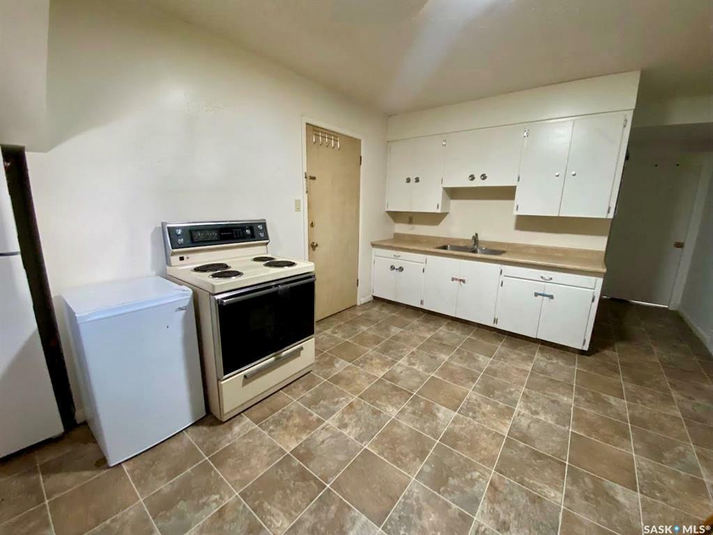 Property Photo:  335 Chaplin Street W  SK S9H 0G2 