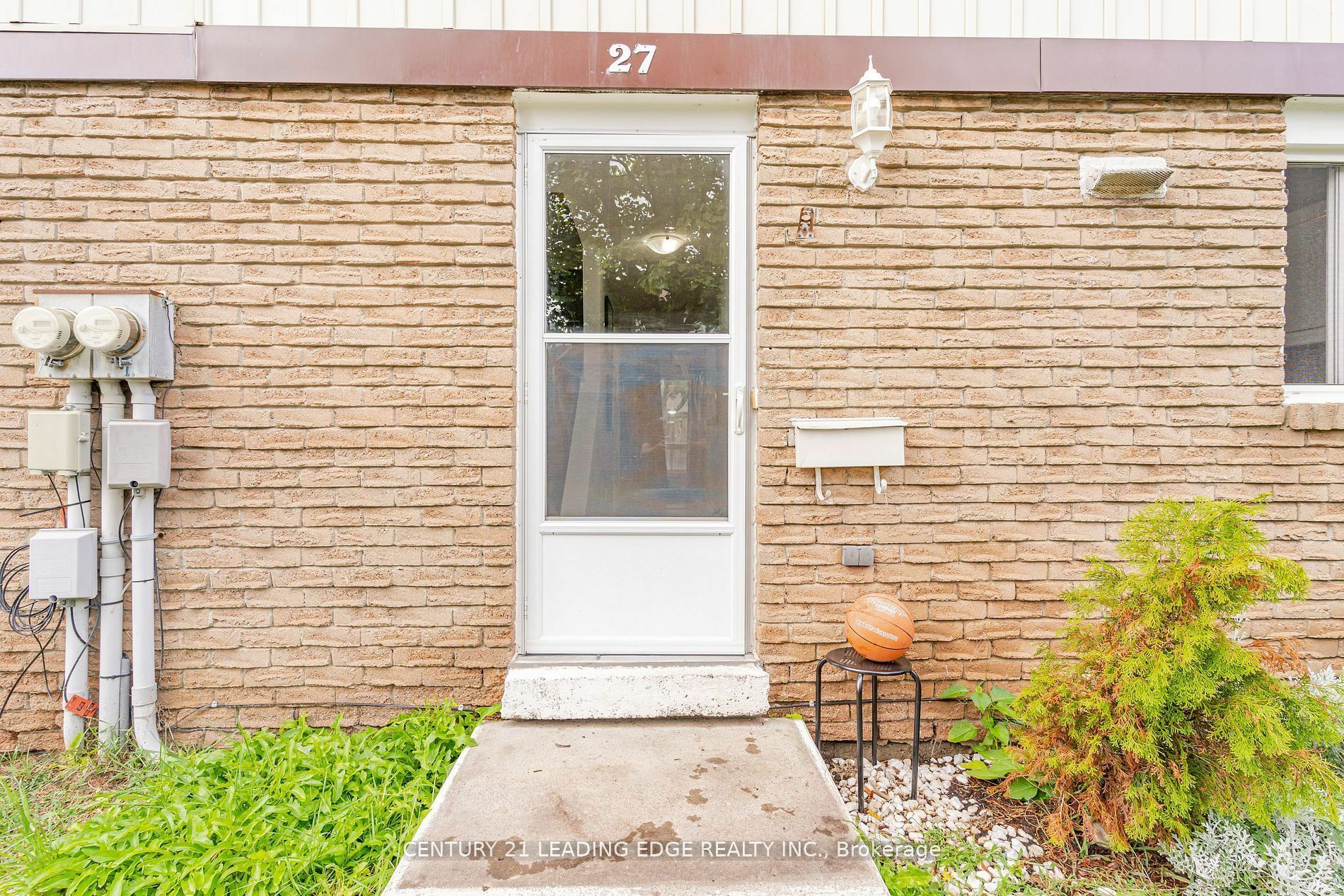 Property Photo:  540 Dorchester Dr 27  ON L1J 6M5 