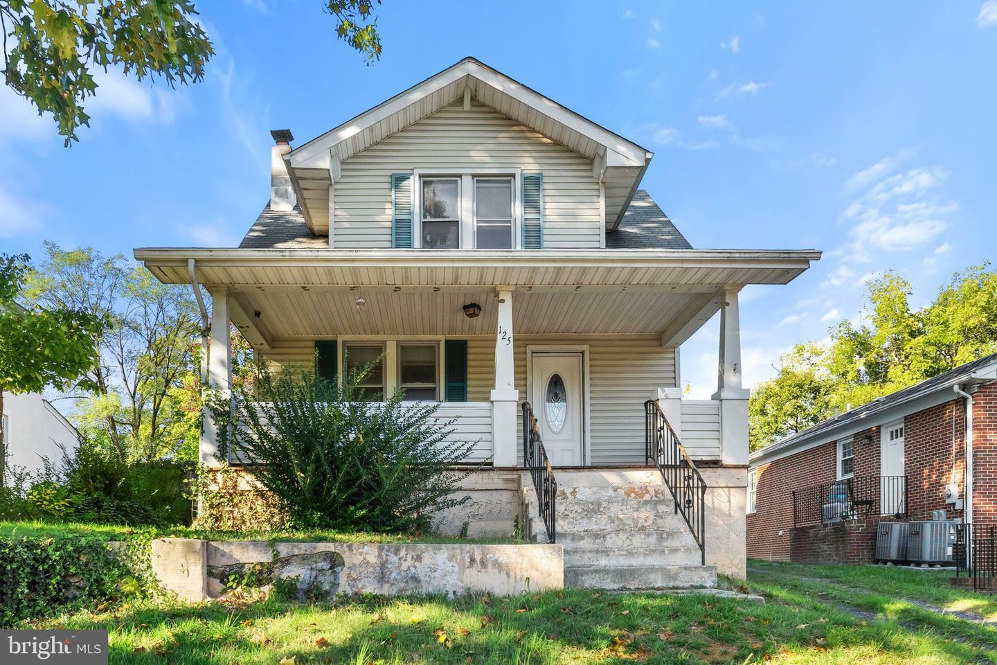 Property Photo: 125 W 11th Street VA 22630