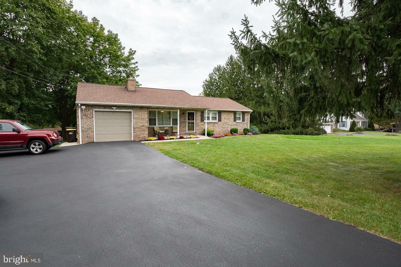 Property Photo:  51 Winding Road  PA 19512 