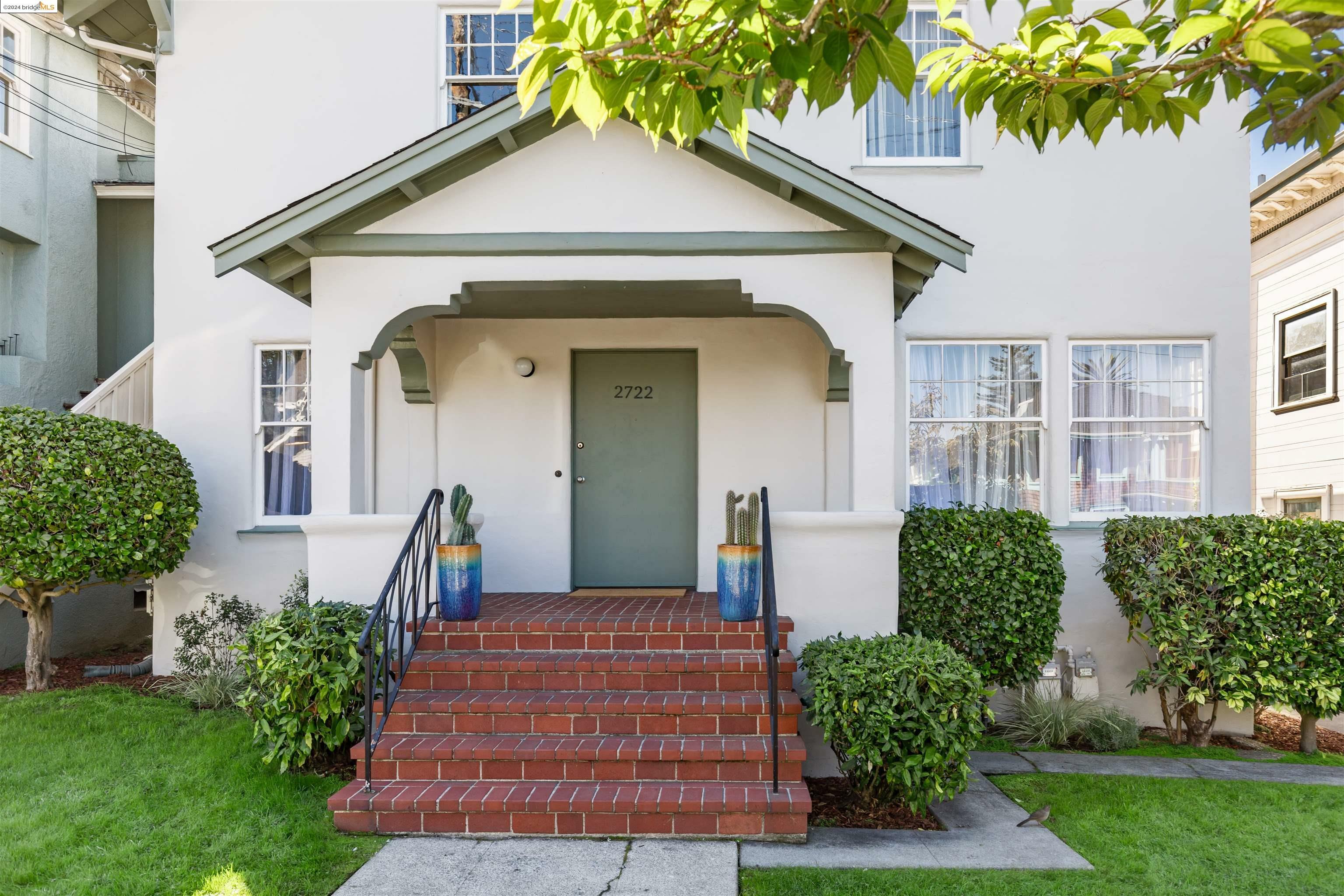 Property Photo:  2722 Derby St  CA 94705 