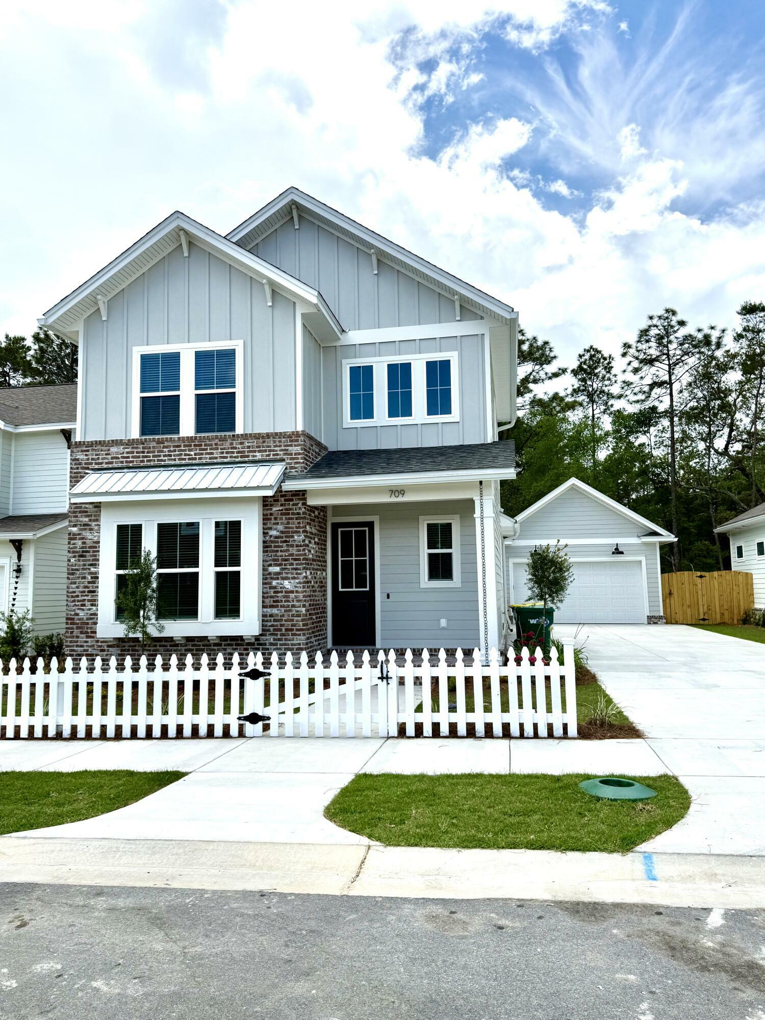 Property Photo: 709 Reindeer Road FL 32578