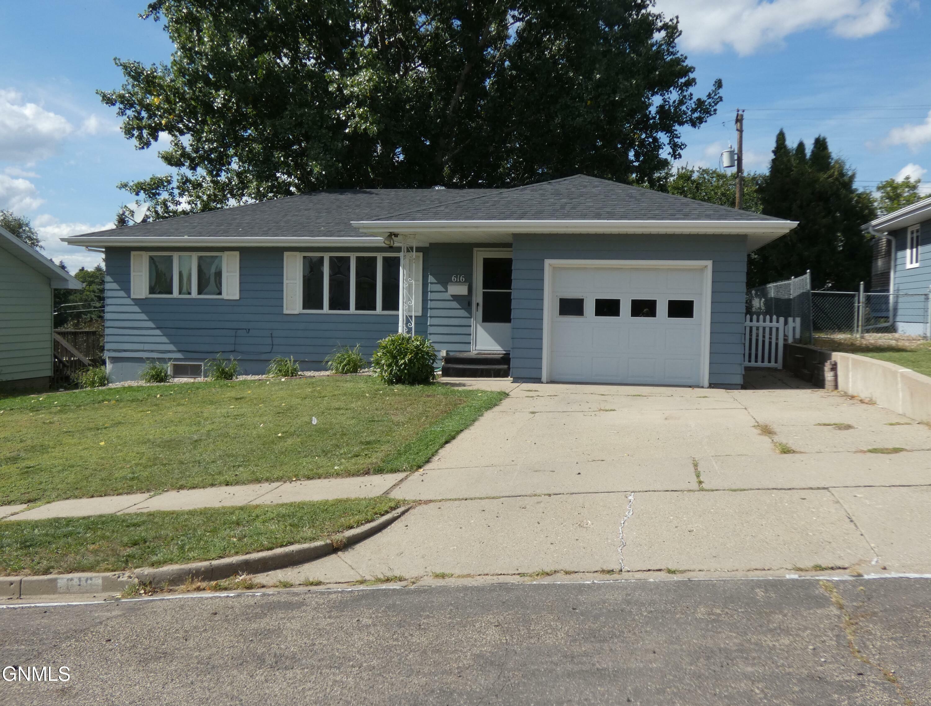 Property Photo:  616 29th Street  ND 58501 