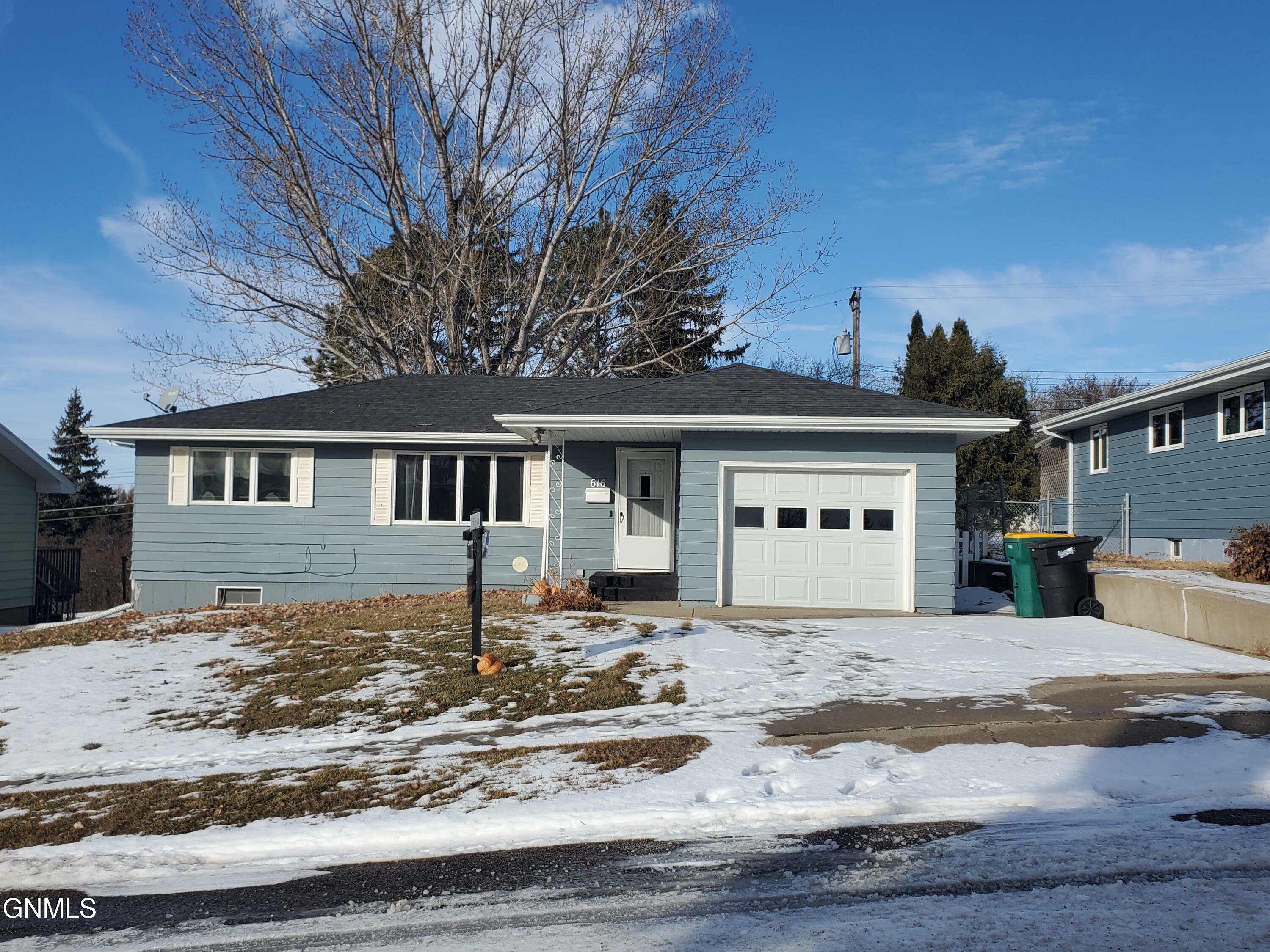 Property Photo:  616 29th Street  ND 58501 