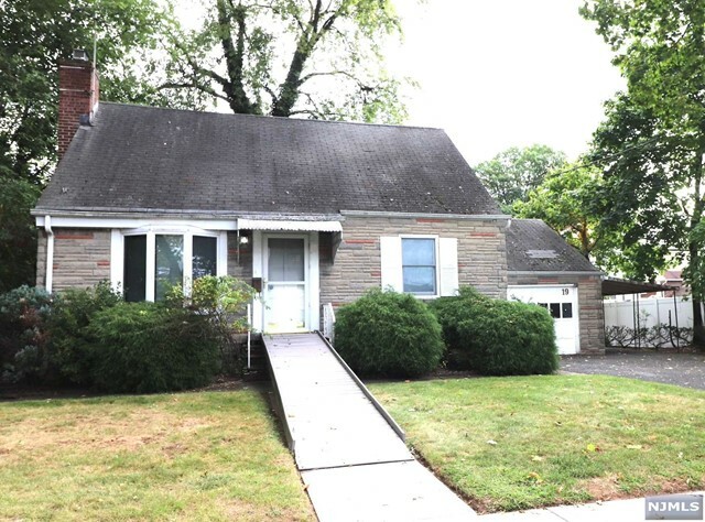 Property Photo:  19 East Church Court  NJ 07628 