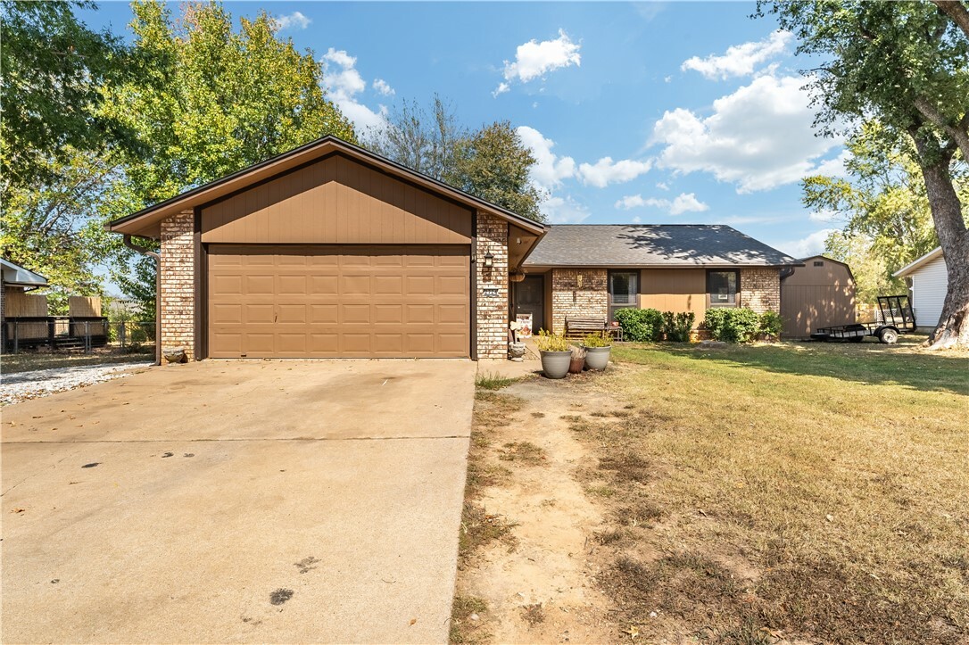 Property Photo:  2724 W Quail Drive  AR 72704 