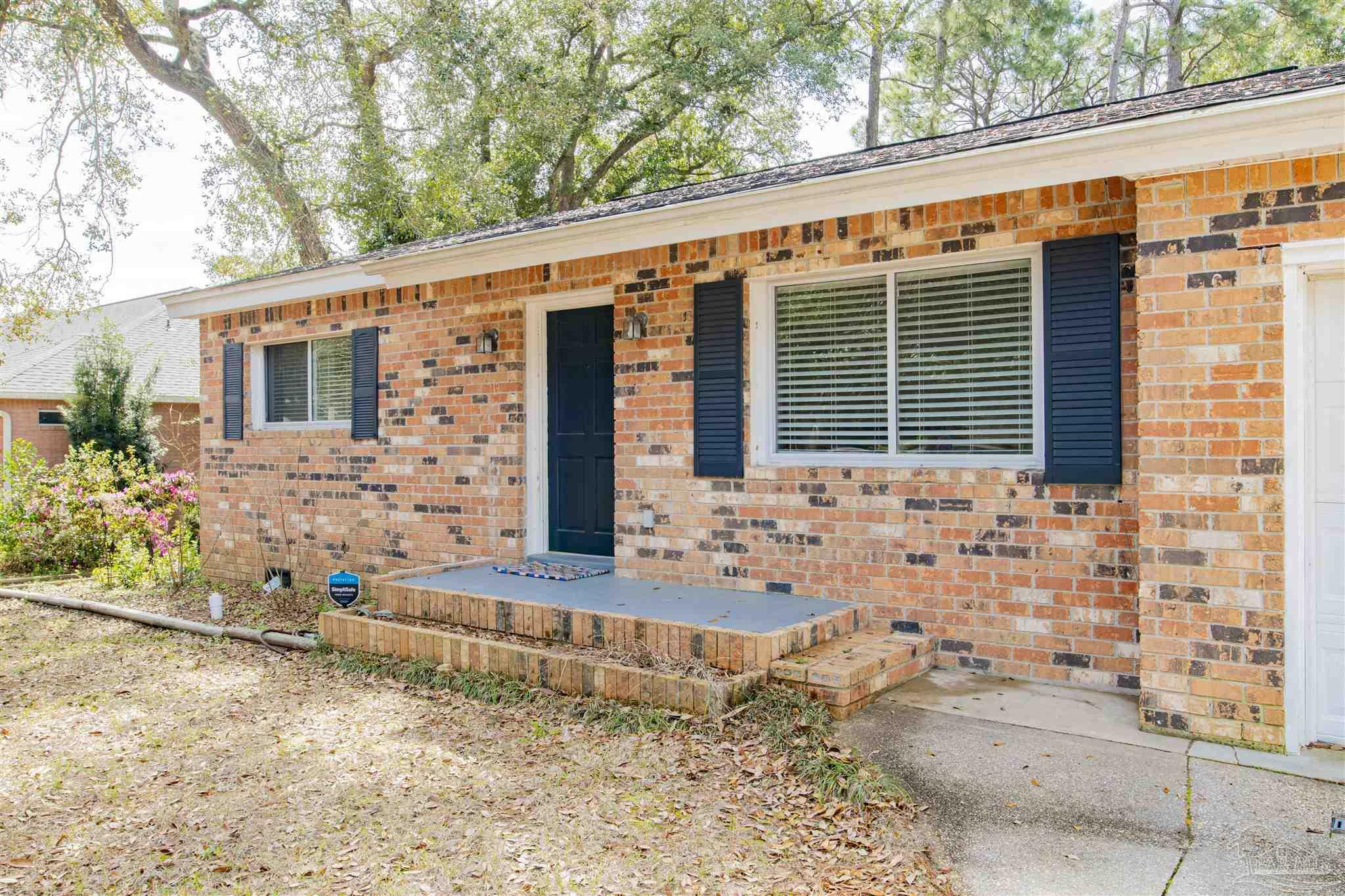 Property Photo:  2885 Logan Dr  FL 32503 