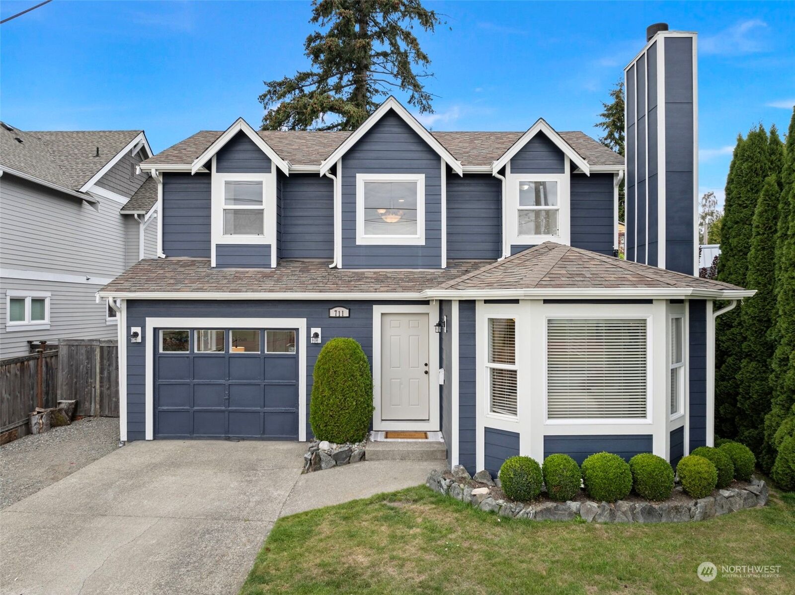 Property Photo:  711 N Grant Avenue  WA 98403 