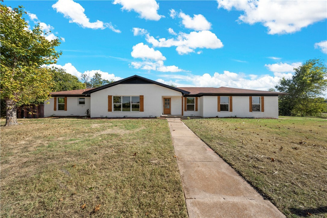 Property Photo:  316 Benson Road  TX 76706 