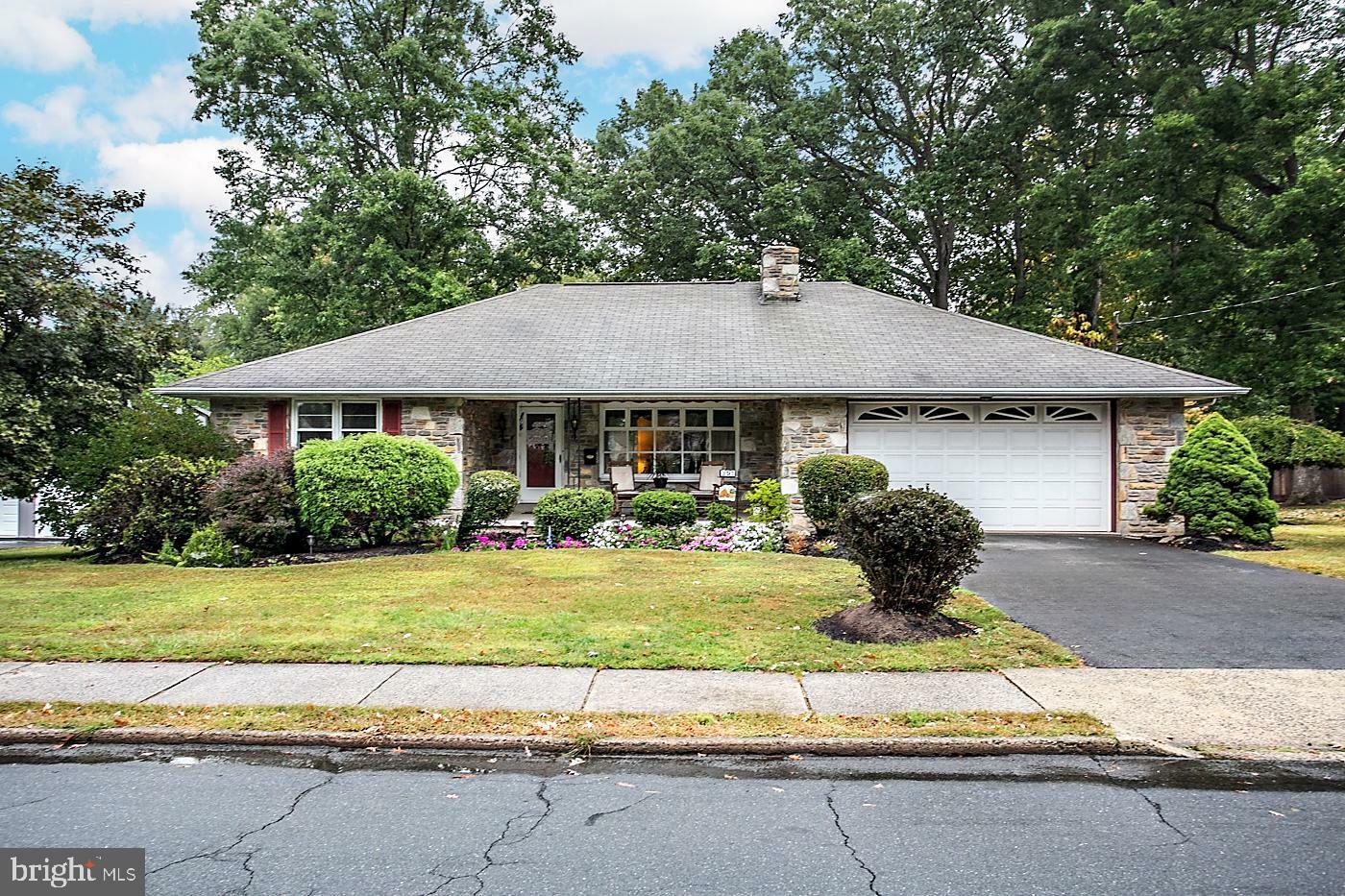 Property Photo:  353 Edgewood Drive  PA 19440 