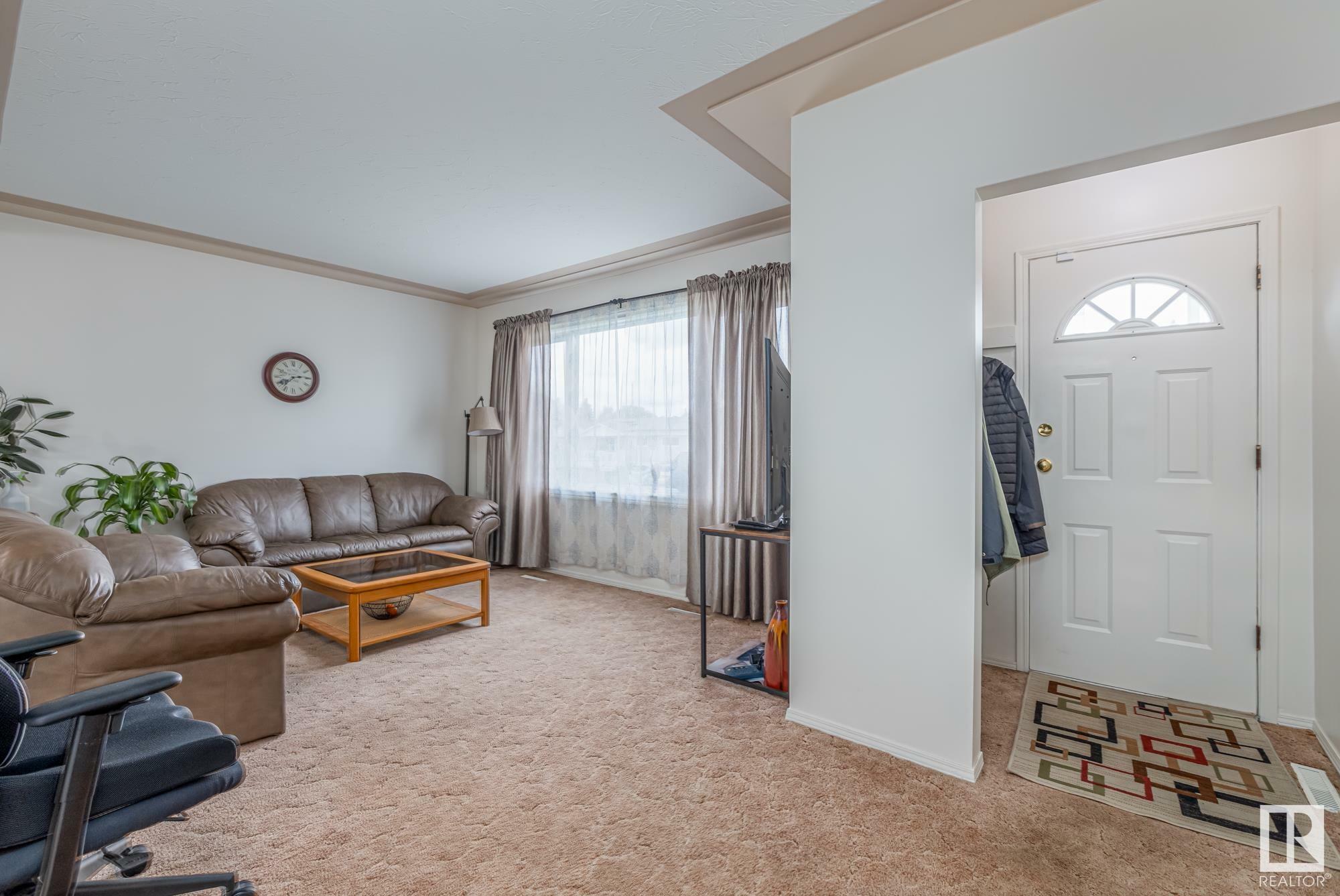 Property Photo:  7607 128 Avenue NW  AB T5C 1T3 