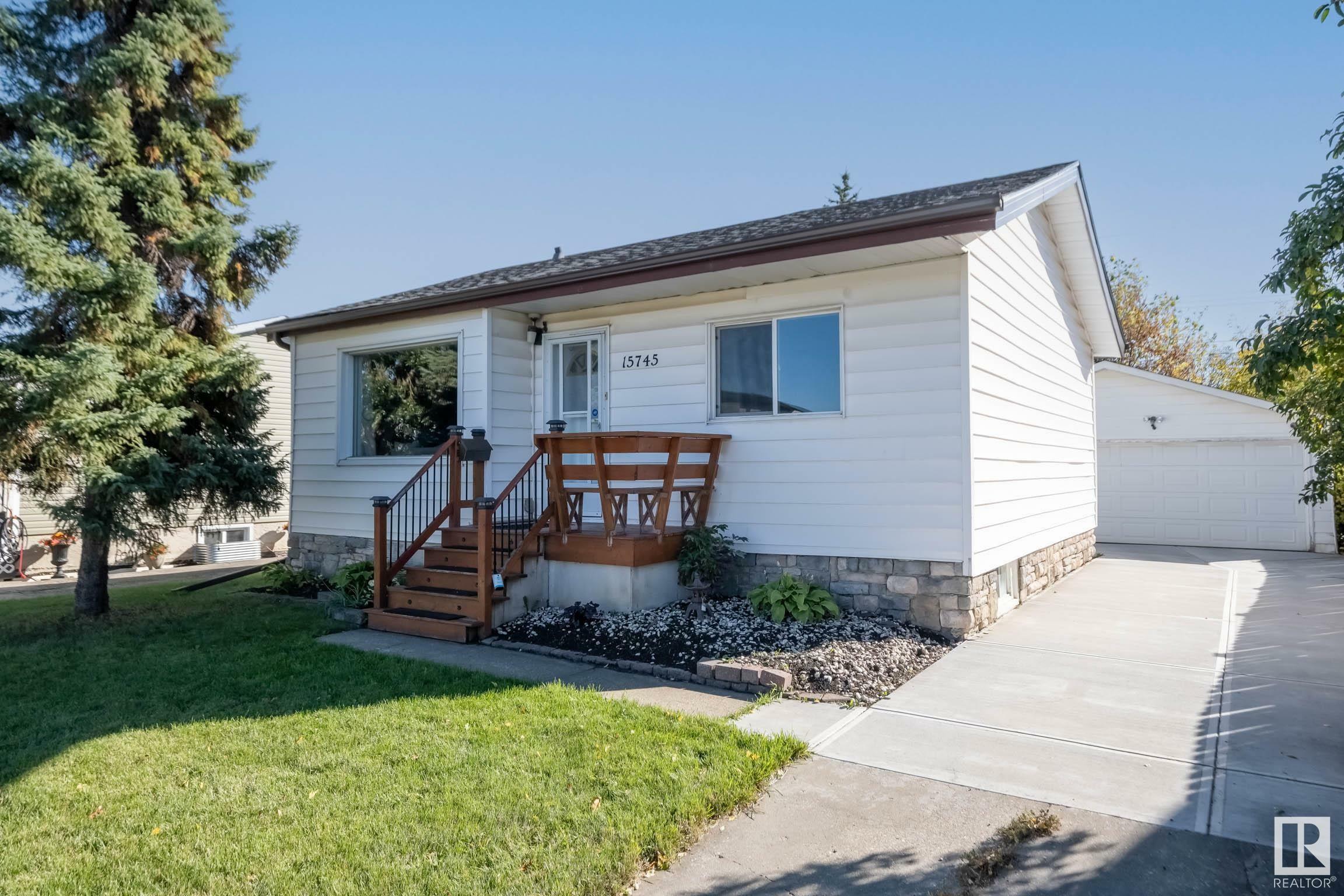 Property Photo:  15745 106A Avenue NW  AB T5P 0X2 