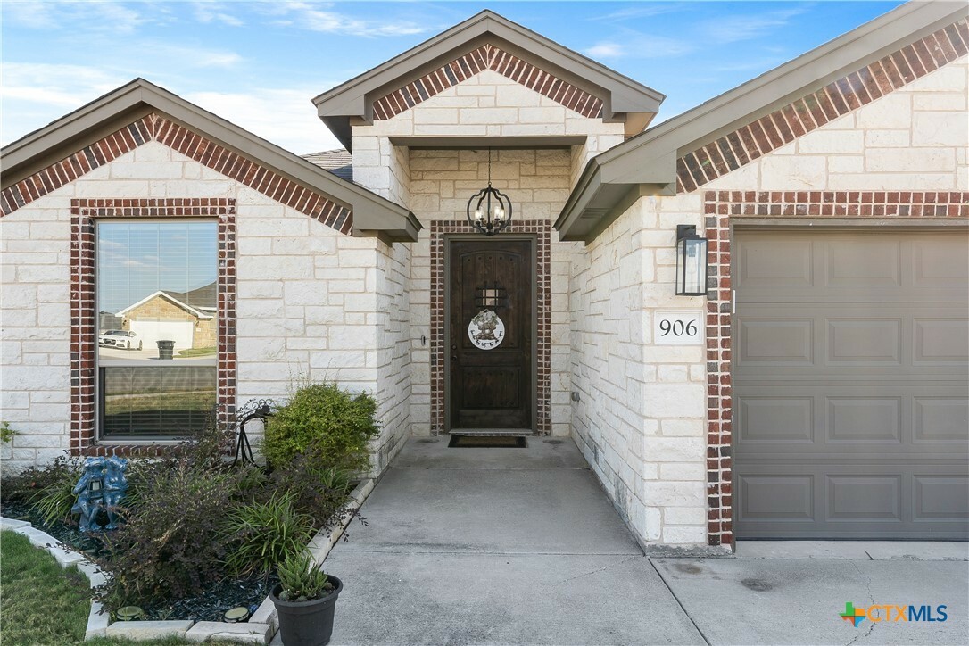 Property Photo:  906 Holliday Drive  TX 76542 