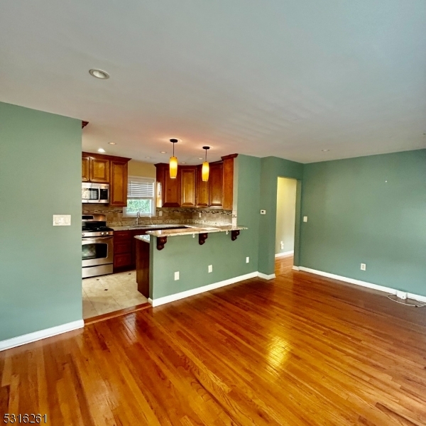 Property Photo:  17 Pilgrim Ct 2  NJ 07003 