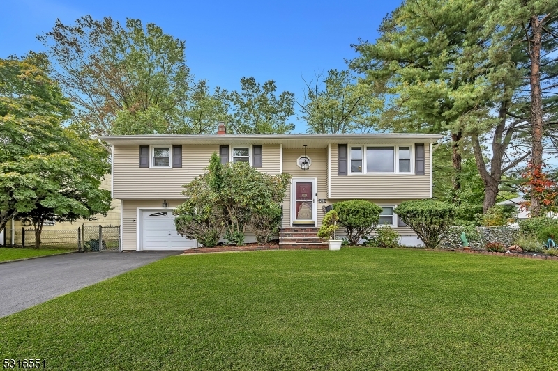 Property Photo: 1460 Redwood Dr NJ 08854