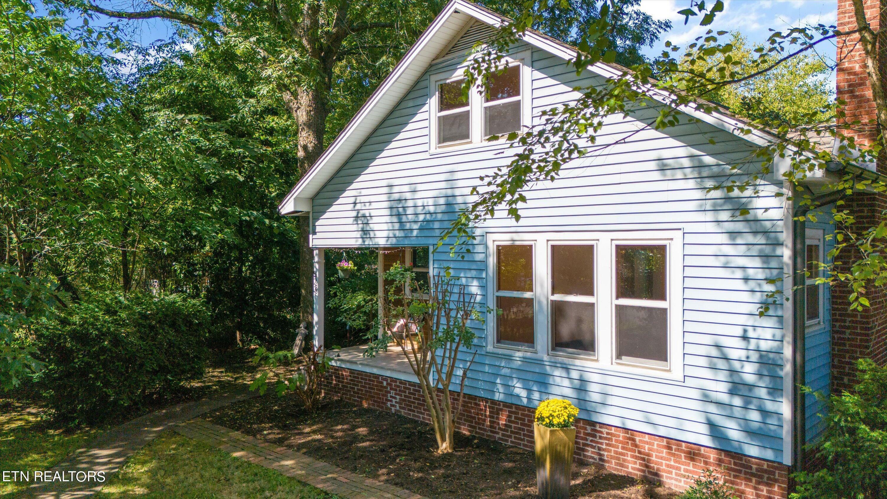 Property Photo:  523 East Oak Hill Ave  TN 37917 