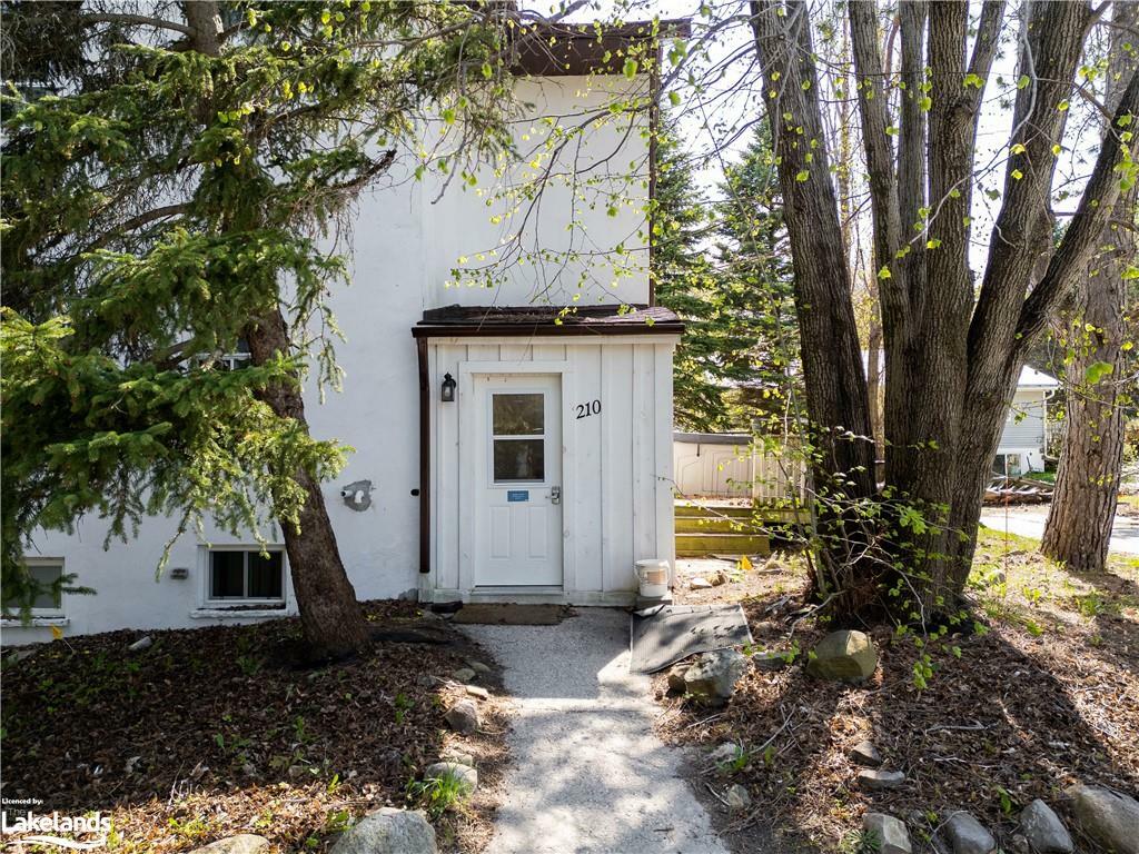 Property Photo:  210 Arlberg Crescent  ON L9Y 0M1 