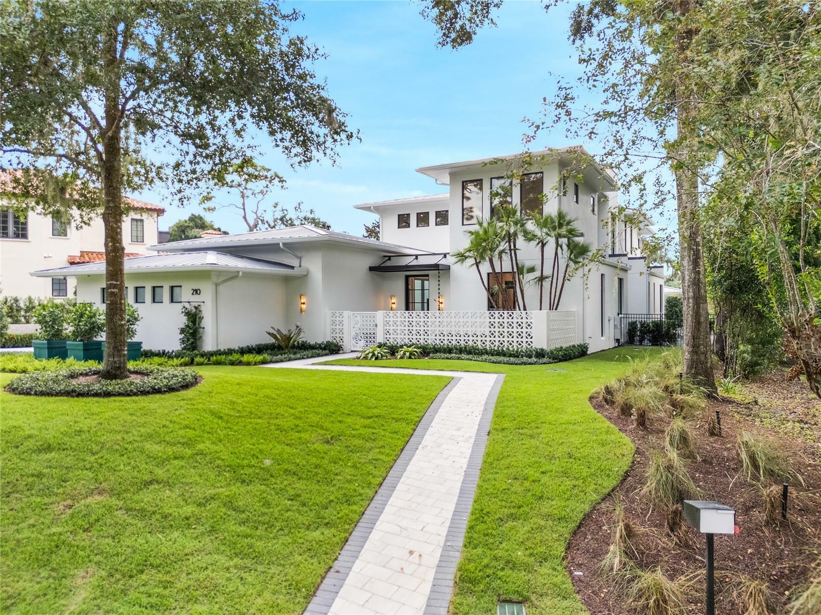 Property Photo: 210 Chelton Circle FL 32789