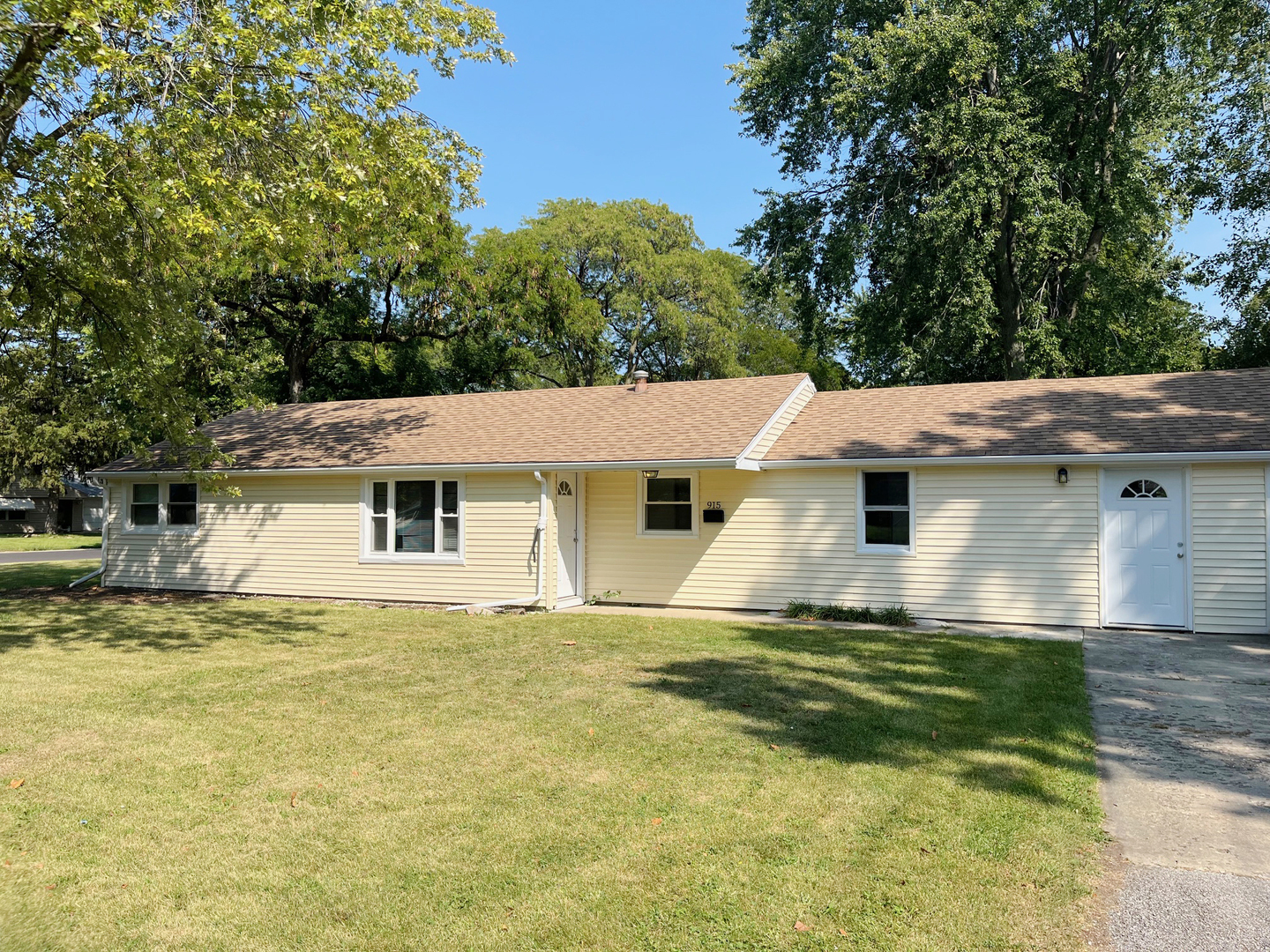 915 Hammond Avenue  Aurora IL 60506 photo