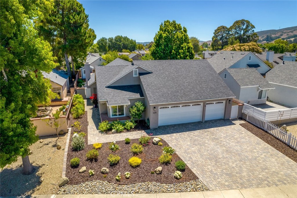 Property Photo: 1225 Laguna Lane CA 93405