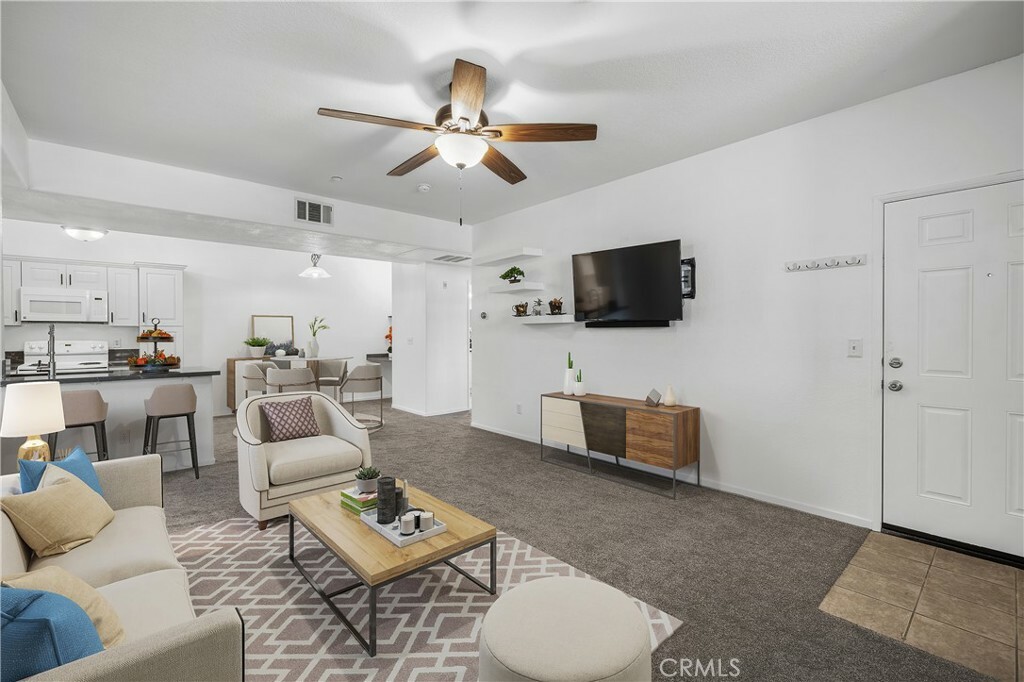 Property Photo:  41410 Juniper Street 1723  CA 92562 