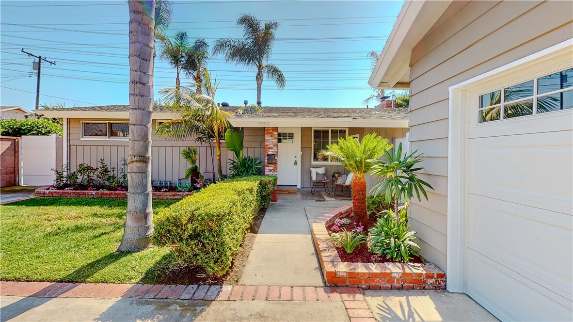 Property Photo:  9902 Pacific Avenue  CA 92804 