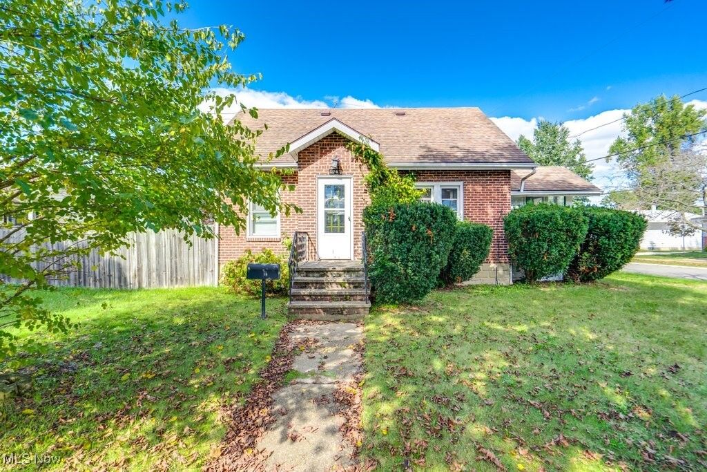 Property Photo: 1067 Sutherland Avenue OH 44314