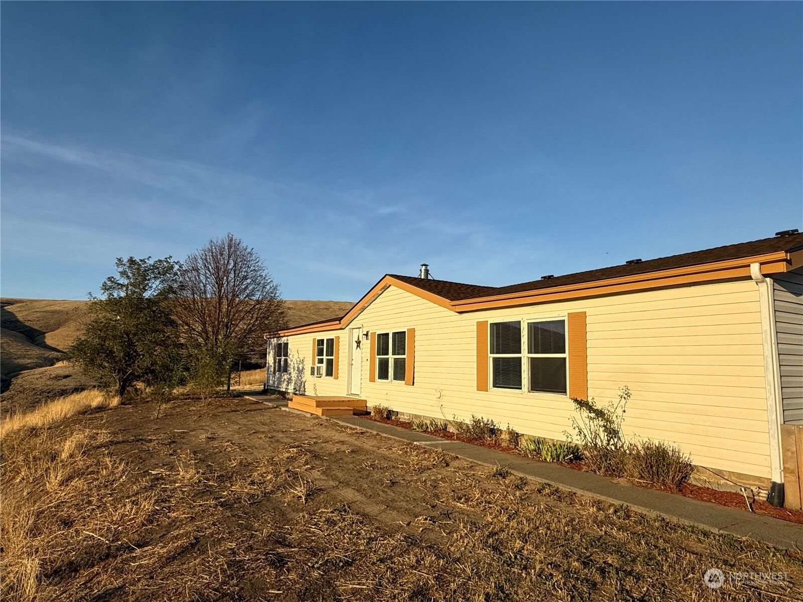 Property Photo:  402  Poulsen Road  WA 99328 