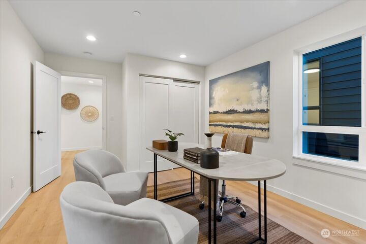Property Photo:  346 NE 55th Street A  WA 98105 