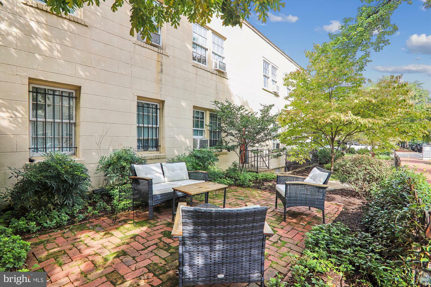 Property Photo:  821 East Capitol SE  DC 20003 