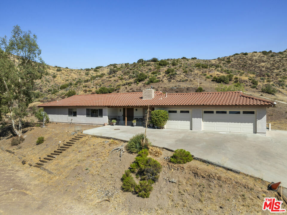 Property Photo:  2903   Golden Spur Rd  CA 93510 