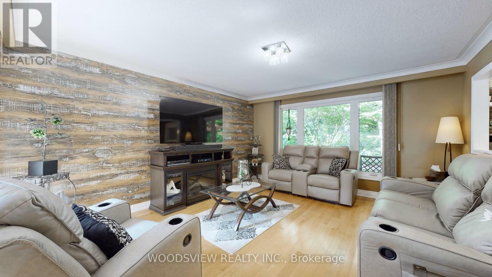 Property Photo:  250 Kingscross Drive  ON L7B 1E7 