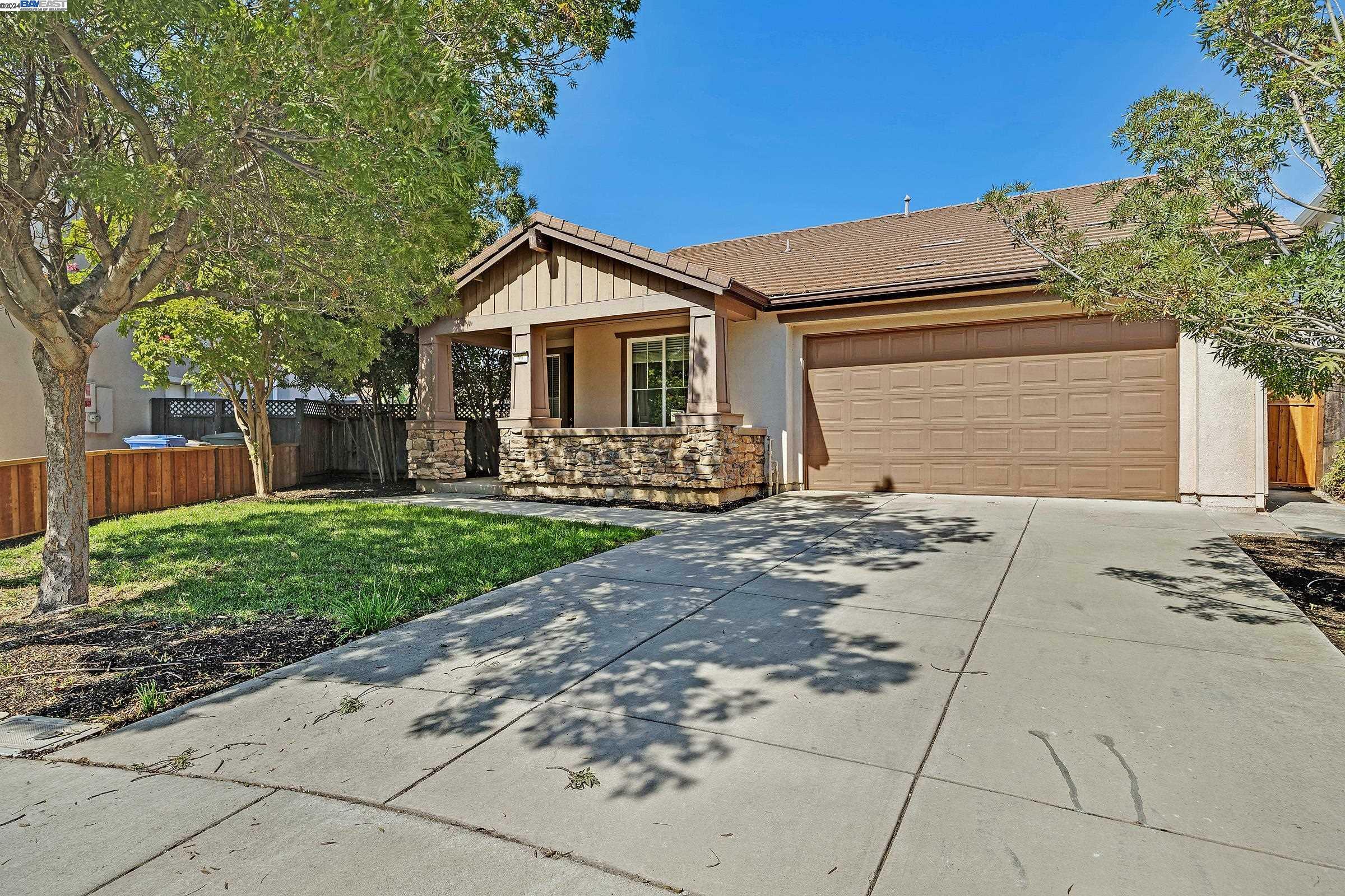 Property Photo:  90 Bergamot Ct  CA 94561 