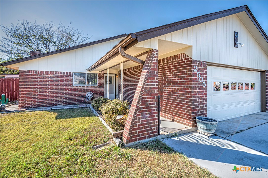 Property Photo:  2505 Lago Trail  TX 76543 