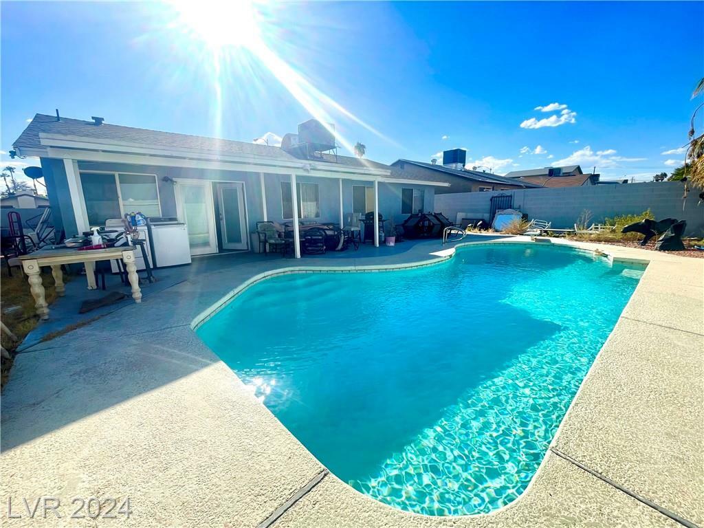 Property Photo:  3852 Vista Largo Drive  NV 89121 