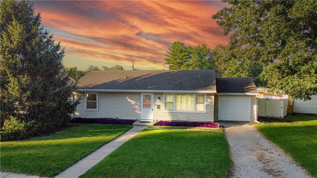 Property Photo:  3304 Chestnut Avenue  IL 61938 