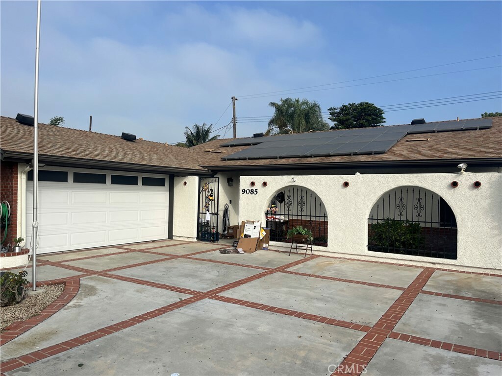 Property Photo:  9085 La Casita Avenue  CA 92708 