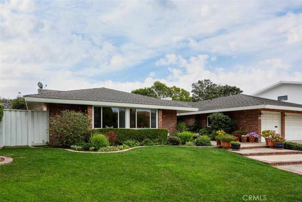 Property Photo: 1412 Antigua Way CA 92660
