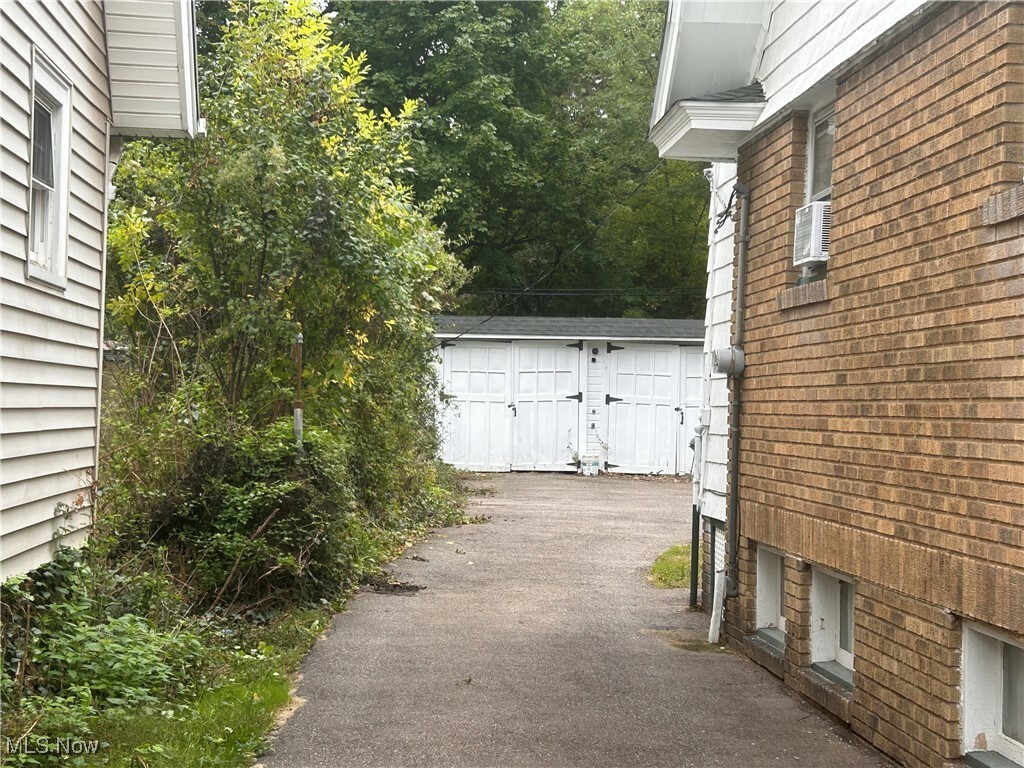 Property Photo:  1533 Parkhill Road  OH 44121 